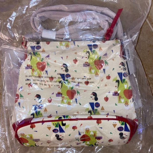 Disney's Snow White 85th Anniversary Dooney & Bourke Crossbody Purse - Picture 2 of 6